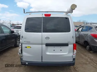 2015 Nissan NV200 SV with VIN 3N6CM0KN3FK701947, listed as a IAAI auction lot 42022905 with 35,282 mi miles. Bid and sale history available at carsss.com. Image 16.