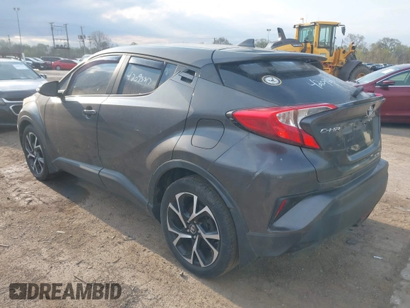 2018 Toyota C-HR XLE z VIN NMTKHMBX3JR009064, wystawiony jako IAAI lot #42095817 z przebiegiem 105 467 mil mil oraz . Historia ofert i sprzedaży dostępna na DreamBid. Obrazek 3.