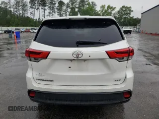 2018 Toyota Highlander SE z VIN 5TDKZRFH2JS265873, wystawiony jako Copart lot #56623075 z przebiegiem 202 427 mil mil oraz Szkoda całkowita • Salvage title. Historia ofert i sprzedaży dostępna na DreamBid. Obrazek 6.