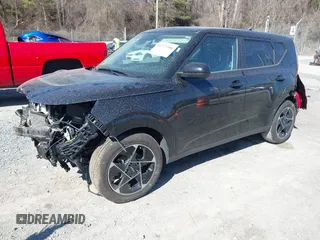 2023 Kia Soul EX with VIN KNDJ33AU7P7846870, listed as a IAAI auction lot 41771580 with 42,842 mi miles. Bid and sale history available at carsss.com. Image 2.