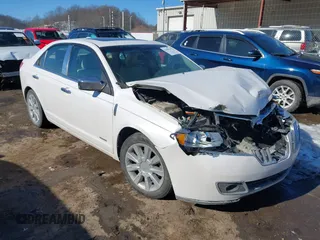 2011 Lincoln MKZ Hybrid with VIN 3LNDL2L31BR752945, listed as a IAAI auction lot 41439120 with 178,578 mi miles. Bid and sale history available at carsss.com. Image 1.