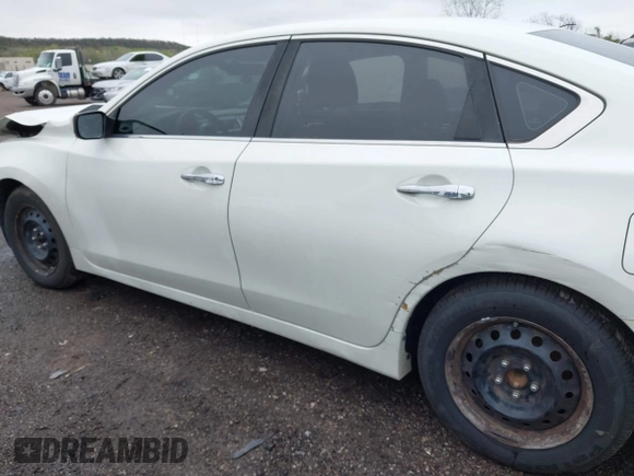2016 Nissan Altima SR with VIN 1N4AL3AP8GC194137, listed as a IAAI auction lot 41963692 with 206,150 mi miles and . Bid and sale history available at DreamBid. Image 14.