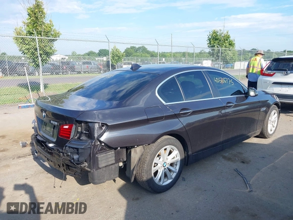 2014 BMW 5 Series 528i xDrive z VIN WBA5A7C50ED612098, wystawiony jako IAAI lot #42568775 z przebiegiem 31 475 mil mil oraz . Historia ofert i sprzedaży dostępna na DreamBid. Obrazek 4.