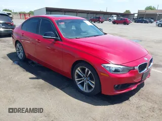 2014 BMW 3 Series 328i z VIN WBA3A5C53EP600439, wystawiony jako IAAI lot #42297234 z przebiegiem 87 577 mil mil oraz . Historia ofert i sprzedaży dostępna na DreamBid. Obrazek 1.