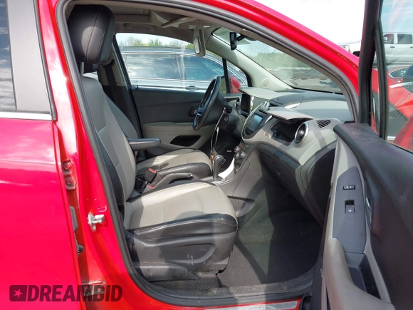 2015 Chevrolet Trax LTZ with VIN 3GNCJTSB6FL213113, listed as a IAAI auction lot 41999668 with 88,361 mi miles. Bid and sale history available at carsss.com. Image 5.