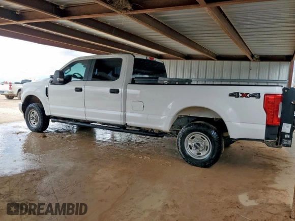 2019 Ford F-250 XL with VIN 1FT7W2B63KEE63945, listed as a Copart auction lot 62522555 with 200,096 mi miles and Clean title. Bid and sale history available at DreamBid. Image 2.