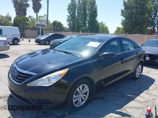 2013 Hyundai Sonata GLS z VIN 5NPEB4AC0DH532292, wystawiony jako IAAI lot #42465873 z przebiegiem Nie podano mil oraz . Historia ofert i sprzedaży dostępna na DreamBid. Obrazek 6.
