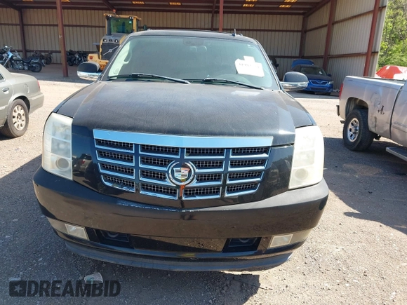 2008 Cadillac Escalade with VIN 1GYEC63878R153767, listed as a IAAI auction lot 41982579 with 1 mi miles. Bid and sale history available at carsss.com. Image 6.