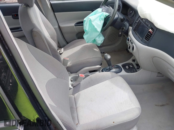 2006 Hyundai Accent GLS z VIN KMHCN46C76U038040, wystawiony jako IAAI lot #42220455 z przebiegiem 140 413 mil mil oraz . Historia ofert i sprzedaży dostępna na DreamBid. Obrazek 5.