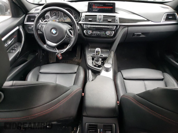 2018 BMW 3 Series 330i xDrive z VIN WBA8D9C52JEM33730, wystawiony jako Copart lot #51306375 z przebiegiem 112 221 mil mil oraz Szkoda całkowita • Salvage title. Historia ofert i sprzedaży dostępna na DreamBid. Obrazek 8.