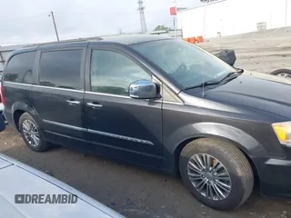 2014 Chrysler Town & Country Touring-L with VIN 2C4RC1CG5ER347141, listed as a IAAI auction lot 41948572 with 133,495 mi miles. Bid and sale history available at carsss.com. Image 13.