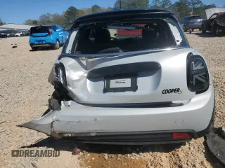 2023 MINI Hardtop Cooper SE z VIN WMW13DJ06P2S79659, wystawiony jako Copart lot #49746775 z przebiegiem 41 559 mil mil oraz Szkoda całkowita • Salvage title. Historia ofert i sprzedaży dostępna na DreamBid. Obrazek 6.