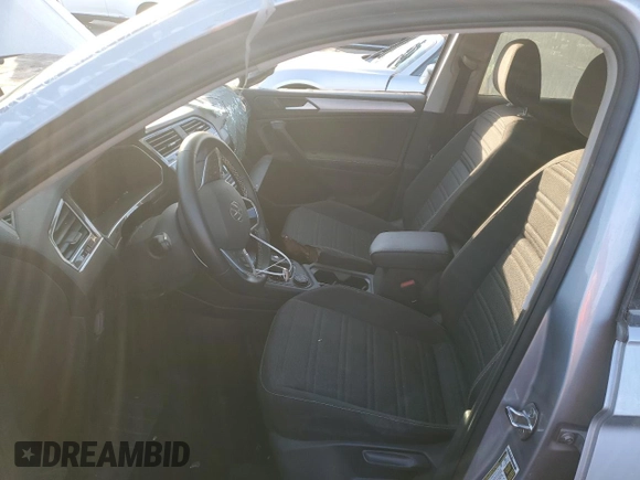 2023 Volkswagen Tiguan S with VIN 3VVFB7AX6PM001994, listed as a Copart auction lot 81246484 with 34,336 mi miles and Clean title. Bid and sale history available at DreamBid. Image 7.