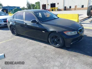 2008 BMW 3 Series 328i z VIN WBAVA33598K054082, wystawiony jako IAAI lot #42302290 z przebiegiem 156 141 mil mil oraz . Historia ofert i sprzedaży dostępna na DreamBid. Obrazek 1.