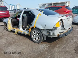 2010 Ford Fusion SE z VIN 3FAHP0HA8AR350320, wystawiony jako IAAI lot #42431622 z przebiegiem 245 719 mil mil oraz . Historia ofert i sprzedaży dostępna na DreamBid. Obrazek 3.