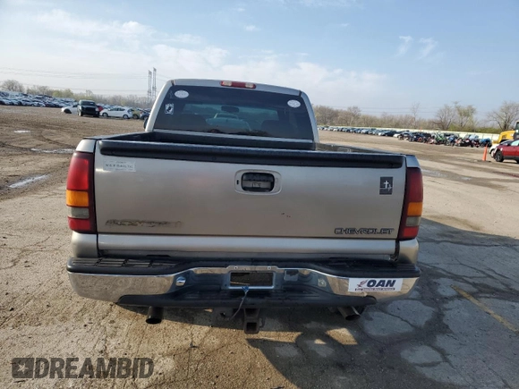 2001 Chevrolet Silverado 1500 LS with VIN 2GCEC19T211106262, listed as a Copart auction lot 51931045 with 206,099 mi miles and Salvage Title. Bid and sale history available at DreamBid. Image 6.