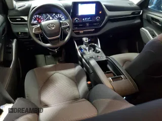 2024 Toyota Highlander LE with VIN 5TDKDRAH4RS529743, listed as a Copart auction lot 53196865 with 31,678 mi miles and Salvage title. Bid and sale history available at DreamBid. Image 8.