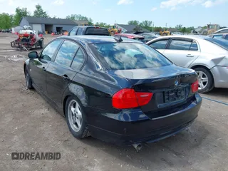 2009 BMW 3 Series 328i xDrive z VIN WBAPK73549A449839, wystawiony jako IAAI lot #42265190 z przebiegiem 114 179 mil mil oraz . Historia ofert i sprzedaży dostępna na DreamBid. Obrazek 3.