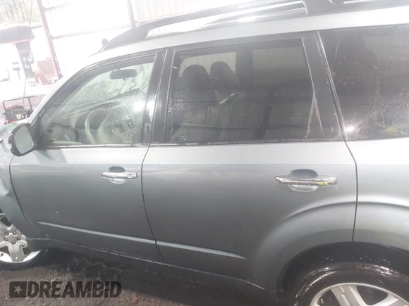 2010 Subaru Forester 2.5X Limited with VIN JF2SH6DC2AH901853, listed as a IAAI auction lot 42021610 with 159,385 mi miles. Bid and sale history available at carsss.com. Image 14.