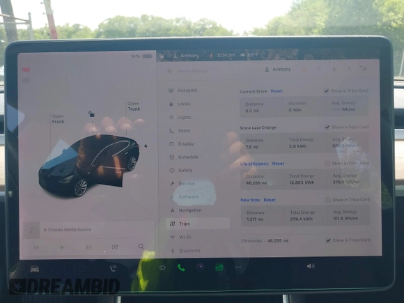 2018 Tesla Model 3 Long Range Battery z VIN 5YJ3E1EB9JF086703, wystawiony jako IAAI lot #42290193 z przebiegiem 46 255 mil mil oraz . Historia ofert i sprzedaży dostępna na DreamBid. Obrazek 19.