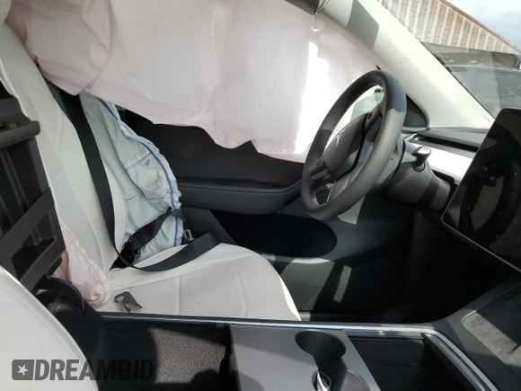 2024 Tesla Model Y Long Range z VIN 7SAYGAEE7RF123224, wystawiony jako Copart lot #58410545 z przebiegiem Nie podano mil oraz Szkoda całkowita • Salvage title. Historia ofert i sprzedaży dostępna na DreamBid. Obrazek 7.
