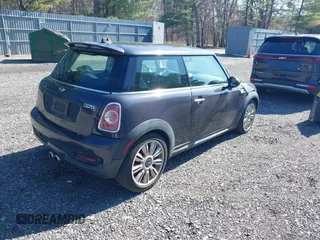2012 MINI Hardtop S z VIN WMWSV3C51CTY16444, wystawiony jako IAAI lot #41934230 z przebiegiem 122 261 mil mil oraz . Historia ofert i sprzedaży dostępna na DreamBid. Obrazek 4.