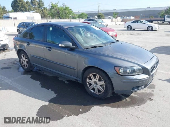 2007 Volvo S40 2.4L with VIN YV1MS390X72262259, listed as a IAAI auction lot 42092033 with 103,153 mi miles. Bid and sale history available at carsss.com. Image 1.