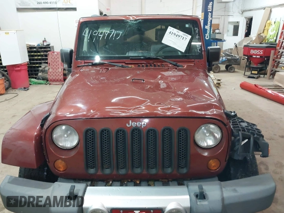 2008 Jeep Wrangler Unlimited Sahara z VIN 1J4GA59178L514002, wystawiony jako IAAI lot #41949717 z przebiegiem Nie podano mil oraz . Historia ofert i sprzedaży dostępna na DreamBid. Obrazek 6.