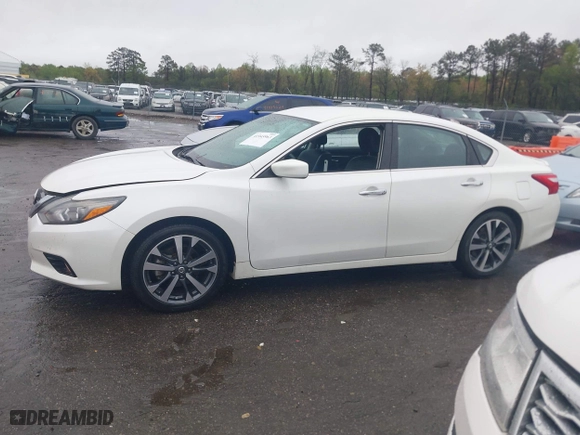 2016 Nissan Altima 3.5 SL with VIN 1N4BL3AP4GC163410, listed as a IAAI auction lot 41945963 with 111,715 mi miles. Bid and sale history available at carsss.com. Image 14.