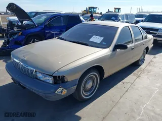 1996 Chevrolet Caprice Classic 1SA Special Value Pkg with VIN 1G1BL52W2TR102066, listed as a IAAI auction lot 41287821 with 276,757 mi miles. Bid and sale history available at carsss.com. Image 2.