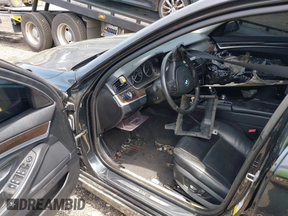 2013 BMW 5 Series 528i xDrive with VIN WBAXH5C55DDW15974, listed as a IAAI auction lot 42185094 with Not provided miles and . Bid and sale history available at DreamBid. Image 5.