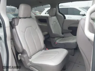 2017 Chrysler Pacifica Touring-L with VIN 2C4RC1BGXHR762543, listed as a IAAI auction lot 41447454 with NaN miles. Bid and sale history available at carsss.com. Image 8.