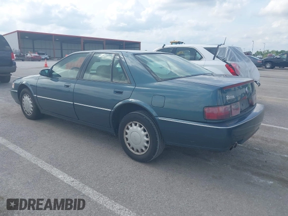1993 Cadillac Seville STS z VIN 1G6KY5298PU821640, wystawiony jako IAAI lot #42269233 z przebiegiem 126 662 mil mil oraz . Historia ofert i sprzedaży dostępna na DreamBid. Obrazek 3.
