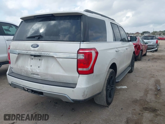 2019 Ford Expedition XLT with VIN 1FMJU1HT9KEA81854, listed as a IAAI auction lot 41462070 with 83,087 mi miles. Bid and sale history available at carsss.com. Image 4.
