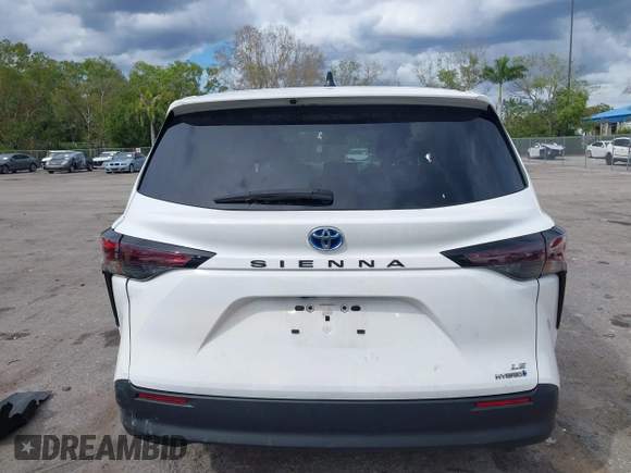 2024 Toyota Sienna LE with VIN 5TDKRKEC3RS193834, listed as a IAAI auction lot 41661835 with 15,617 mi miles. Bid and sale history available at carsss.com. Image 16.