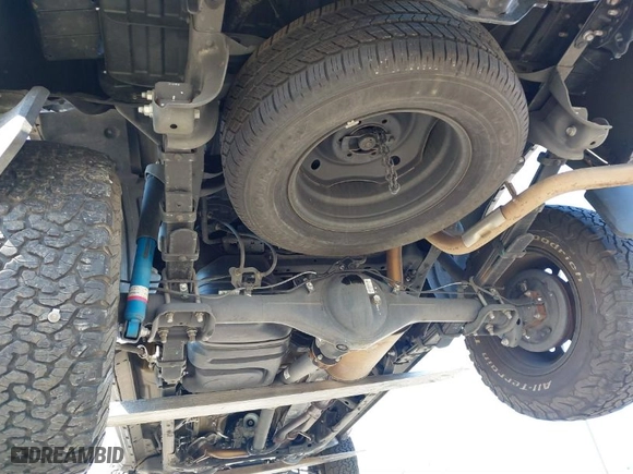 2018 Toyota Tacoma SR5 with VIN 3TMAZ5CN0JM077058, listed as a IAAI auction lot 41685472 with NaN miles. Bid and sale history available at carsss.com. Image 18.