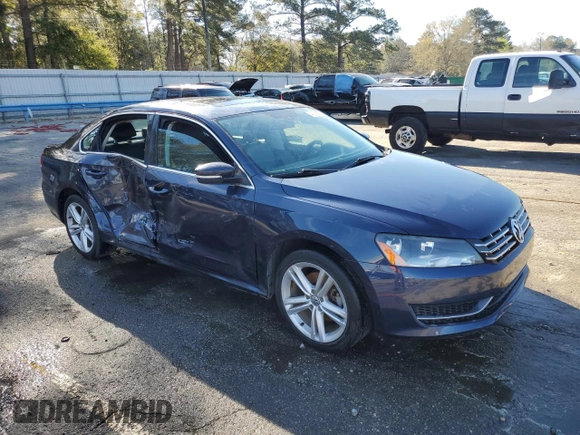 2014 Volkswagen Passat SE z VIN 1VWBN7A36EC053431, wystawiony jako Copart lot #49343735 z przebiegiem 102 845 mil mil oraz Szkoda całkowita • Salvage title. Historia ofert i sprzedaży dostępna na DreamBid. Obrazek 4.