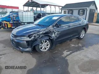 2015 Chrysler 200 Limited z VIN 1C3CCCAB3FN608357, wystawiony jako IAAI lot #42054234 z przebiegiem 151 694 mil mil oraz . Historia ofert i sprzedaży dostępna na DreamBid. Obrazek 2.