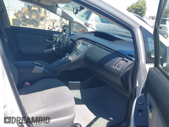 2013 Toyota Prius One z VIN JTDKN3DU6D0352580, wystawiony jako IAAI lot #42244296 z przebiegiem 304 157 mil mil oraz . Historia ofert i sprzedaży dostępna na DreamBid. Obrazek 5.