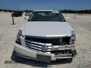 2006 Cadillac DTS 1SB z VIN 1G6KD57Y86U126164, wystawiony jako Copart lot #52686965 z przebiegiem 153 426 mil mil oraz Szkoda całkowita • Salvage title. Historia ofert i sprzedaży dostępna na DreamBid. Obrazek 5.