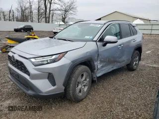 2024 Toyota RAV4 XLE with VIN 2T3P1RFV0RW462621, listed as a Copart auction lot 52388625 with 2,995 mi miles and Salvage Title. Bid and sale history available at carsss.com. Image 1.