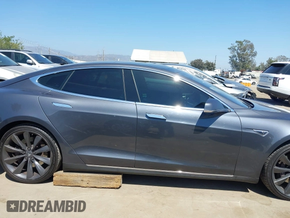 2014 Tesla Model S 60 с VIN 5YJSA1H15EFP65285, выставлен на аукционе IAAI как лот 42297394 с пробегом 178 866 миль миль и . История ставок и продаж доступна на DreamBid. Изображение 13.