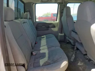 2006 Ford F-250 XL z VIN 1FTSW20596EC03897, wystawiony jako Copart lot #60226495 z przebiegiem 219 044 mil mil oraz Czysty tytuł • Clean title. Historia ofert i sprzedaży dostępna na DreamBid. Obrazek 10.