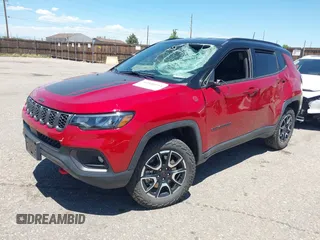 2025 Jeep Compass Trailhawk with VIN 3C4NJDDN7ST550950, listed as a IAAI auction lot 42540153 with 8,546 mi miles and . Bid and sale history available at DreamBid. Image 17.