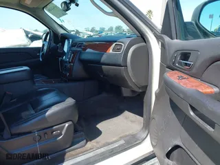 2008 Chevrolet Suburban LTZ with VIN 1GNFC16058R198040, listed as a IAAI auction lot 41421238 with 215,591 mi miles. Bid and sale history available at carsss.com. Image 5.
