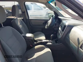 2006 Ford Escape XLT z VIN 1FMCU93136KC15231, wystawiony jako IAAI lot #42625410 z przebiegiem 117 479 mil mil oraz . Historia ofert i sprzedaży dostępna na DreamBid. Obrazek 5.