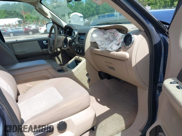 2006 Ford Expedition Special Service z VIN 1FMFU16596LA85320, wystawiony jako IAAI lot #42335340 z przebiegiem 213 308 mil mil oraz . Historia ofert i sprzedaży dostępna na DreamBid. Obrazek 5.