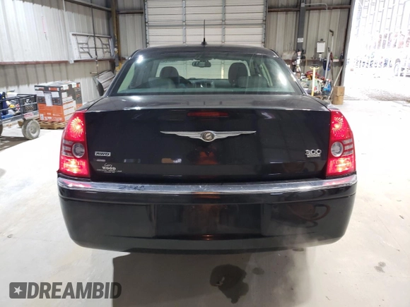 2008 Chrysler 300 z VIN 2C3LK33G58H203852, wystawiony jako Copart lot #86812404 z przebiegiem 213 031 mil mil oraz Szkoda całkowita • Salvage title. Historia ofert i sprzedaży dostępna na DreamBid. Obrazek 6.