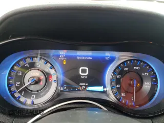 2018 Chrysler 300 S z VIN 2C3CCAGG9JH165768, wystawiony jako Copart lot #53819645 z przebiegiem 43 403 mil mil oraz Szkoda całkowita • Salvage title. Historia ofert i sprzedaży dostępna na DreamBid. Obrazek 9.