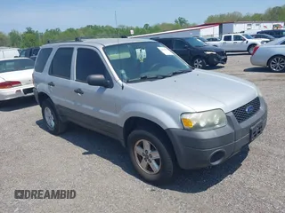 2006 Ford Escape XLS with VIN 1FMYU02Z36KB78643, listed as a IAAI auction lot 42170858 with 124,283 mi miles. Bid and sale history available at carsss.com. Image 1.